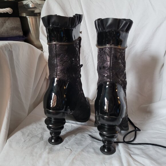 Fluevog Powerhouse Alexandria Lace-Up Boots with a Leather Ruffle Size 9 - Picture 3 of 12